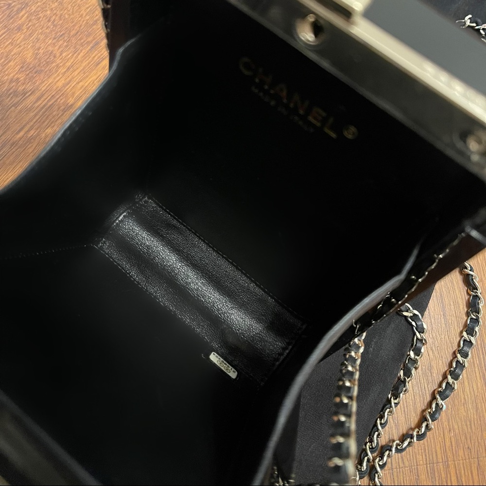 ***SOLD*** NWT CHANEL Black No. 5 Plexiglass Minaudière Clutch - Picture 12 of 16